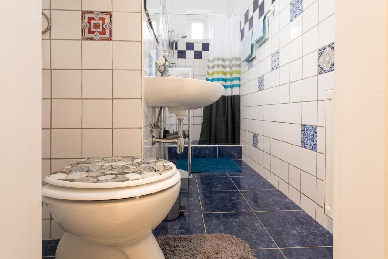 French Balcony - 45M² - Szeneviertel Lägenhet Wien Exteriör bild