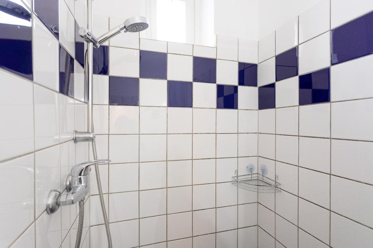 French Balcony - 45M² - Szeneviertel Lägenhet Wien Exteriör bild