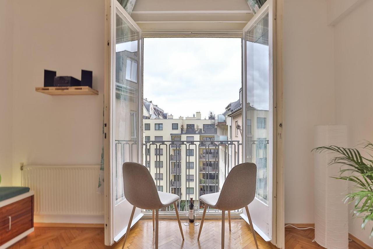 French Balcony - 45M² - Szeneviertel Lägenhet Wien Exteriör bild