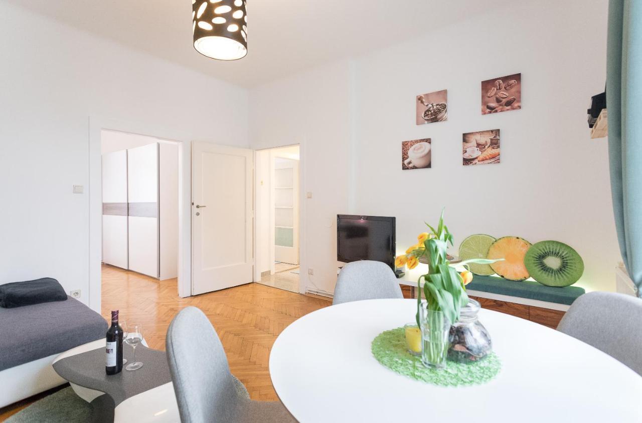 French Balcony - 45M² - Szeneviertel Lägenhet Wien Exteriör bild