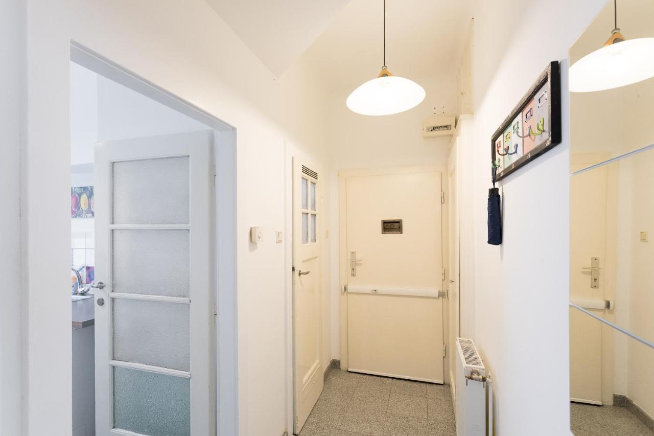 French Balcony - 45M² - Szeneviertel Lägenhet Wien Exteriör bild