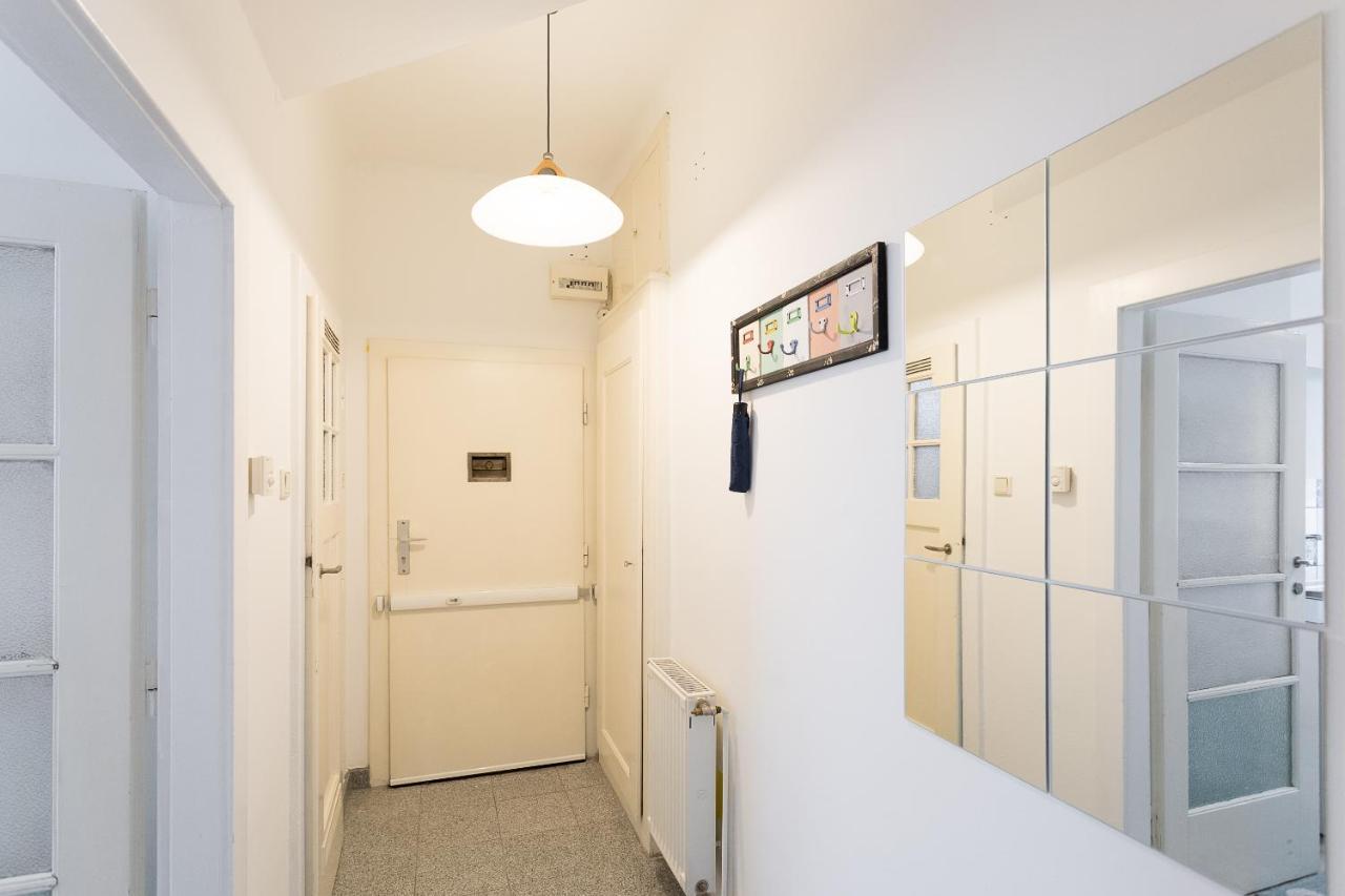 French Balcony - 45M² - Szeneviertel Lägenhet Wien Exteriör bild