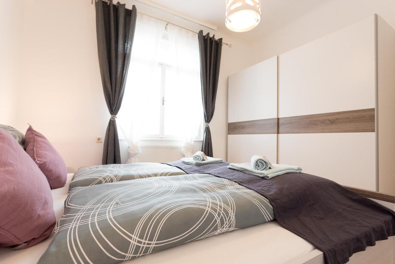 French Balcony - 45M² - Szeneviertel Lägenhet Wien Exteriör bild