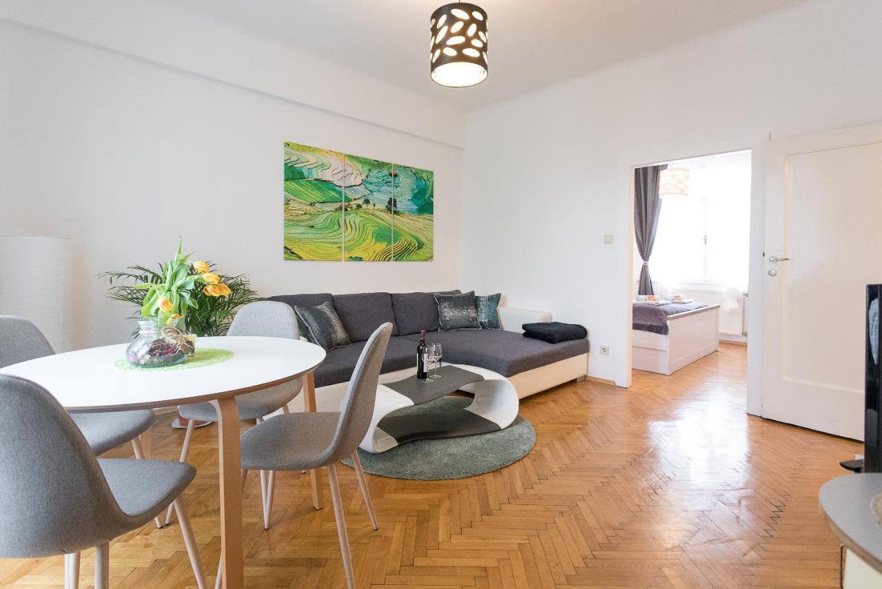 French Balcony - 45M² - Szeneviertel Lägenhet Wien Exteriör bild