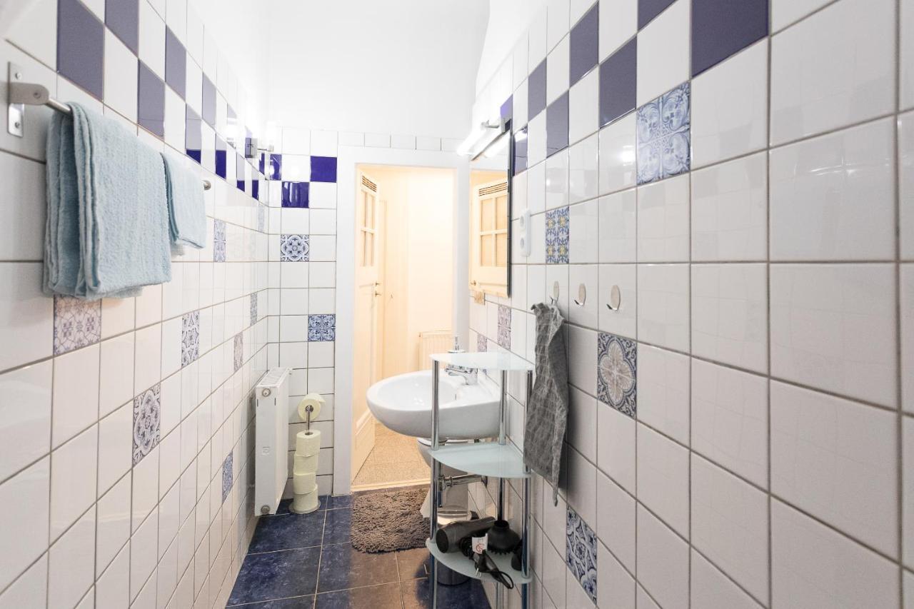 French Balcony - 45M² - Szeneviertel Lägenhet Wien Exteriör bild