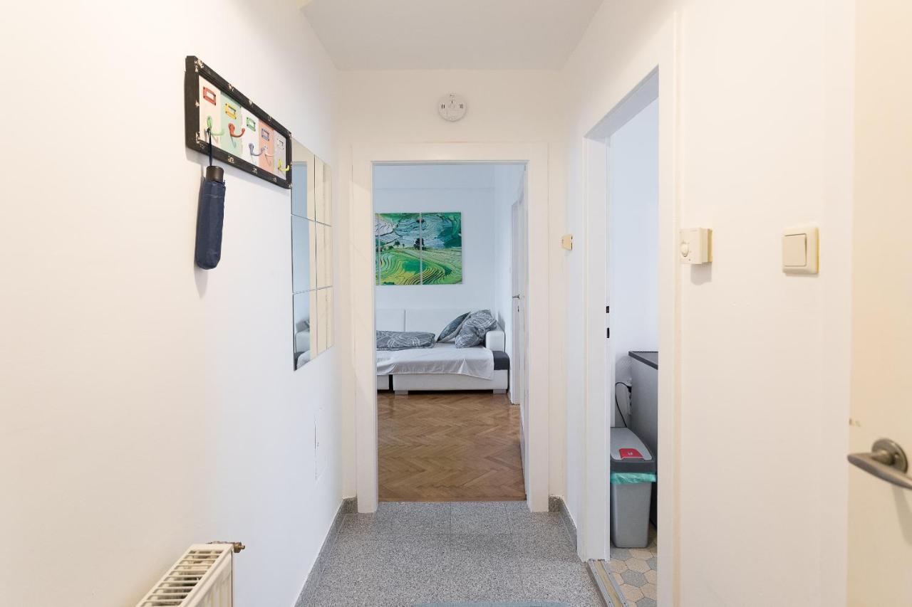 French Balcony - 45M² - Szeneviertel Lägenhet Wien Exteriör bild