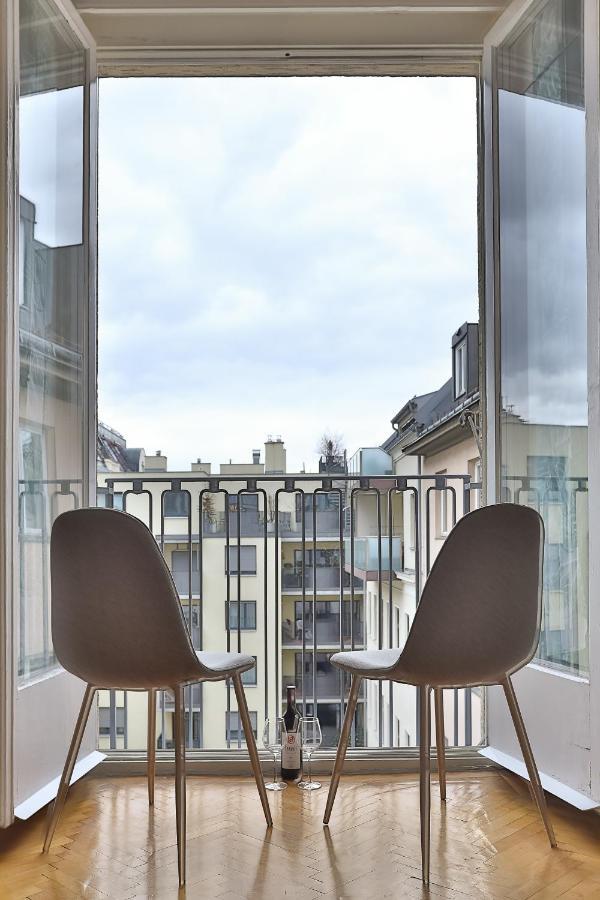 French Balcony - 45M² - Szeneviertel Lägenhet Wien Exteriör bild