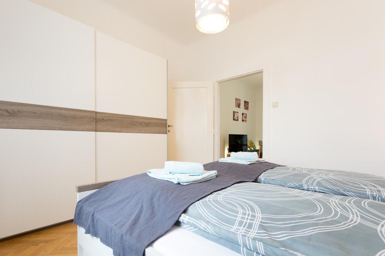 French Balcony - 45M² - Szeneviertel Lägenhet Wien Exteriör bild