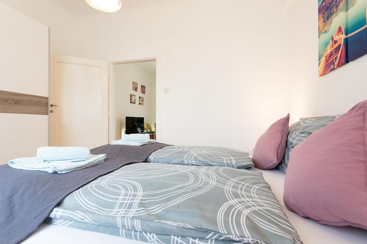 French Balcony - 45M² - Szeneviertel Lägenhet Wien Exteriör bild