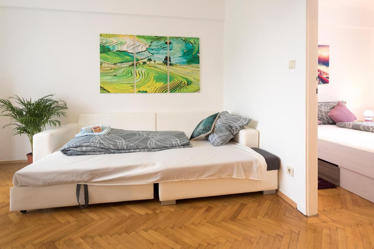 French Balcony - 45M² - Szeneviertel Lägenhet Wien Exteriör bild